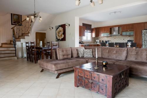 Villa Discover Evia - With Private Jacuzzi in Aliveri