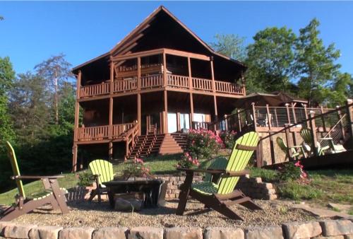 Down by the Water by Eden Crest Vacation Rentals, Sevierville