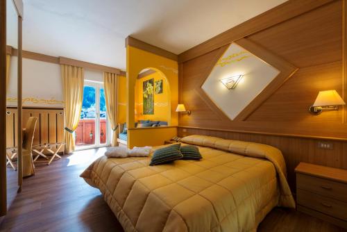 room detail thumbnail 1