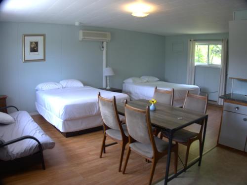 . Port loring Northland Motel