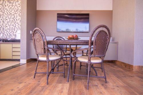 Facilities, Sobrado Luxuoso c/ 3 Suites e Piscina Quente in Vila Sao Jose