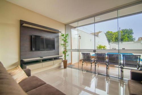 Shared lounge/TV area, Sobrado Luxuoso c/ 3 Suites e Piscina Quente in Vila Sao Jose