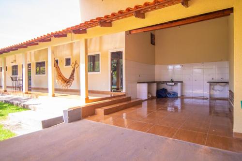 陽台/露台, Casa com amplo espaço verde, 4 Suítes e Piscina (Casa com amplo espaco verde, 4 Suites e Piscina) in 阿爾托達波阿維斯塔住宅區