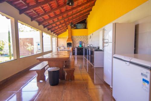 設施, Casa com amplo espaço verde, 4 Suítes e Piscina (Casa com amplo espaco verde, 4 Suites e Piscina) in 阿爾托達波阿維斯塔住宅區