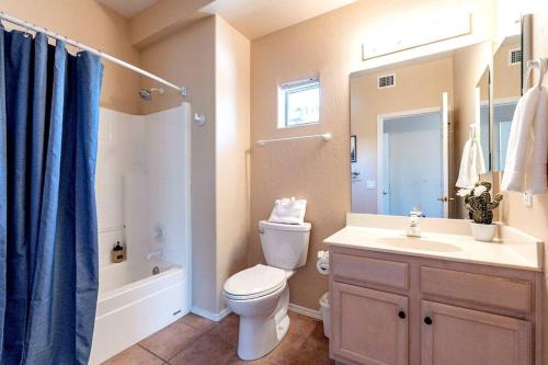 Relaxing Resort-Style 2BR-2BA Condo Retreat - Low Summer Rates! Relaxing Resort-Style 2BR-2BA Condo Retreat - Low Summer Rates!