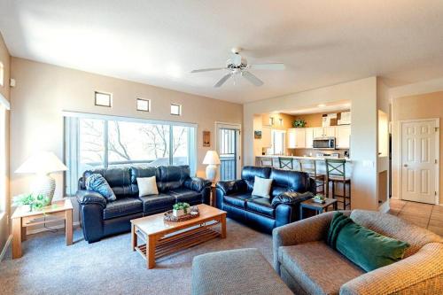 Relaxing Resort-Style 2BR-2BA Condo Retreat - Low Summer Rates! Relaxing Resort-Style 2BR-2BA Condo Retreat - Low Summer Rates!