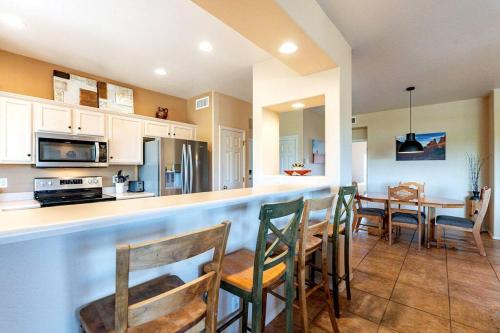 Relaxing Resort-Style 2BR-2BA Condo Retreat - Low Summer Rates! Relaxing Resort-Style 2BR-2BA Condo Retreat - Low Summer Rates!