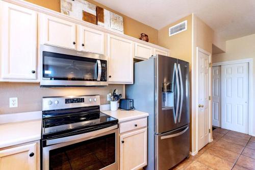 Relaxing Resort-Style 2BR-2BA Condo Retreat - Low Summer Rates! Relaxing Resort-Style 2BR-2BA Condo Retreat - Low Summer Rates!