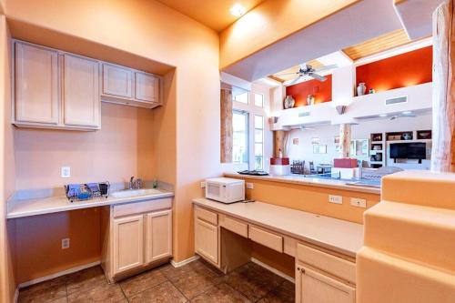 Relaxing Resort-Style 2BR-2BA Condo Retreat - Low Summer Rates! Relaxing Resort-Style 2BR-2BA Condo Retreat - Low Summer Rates!