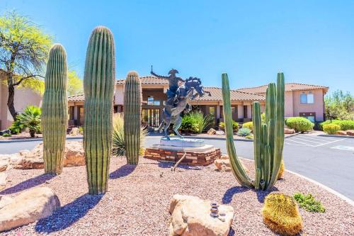 Relaxing Resort-Style 2BR-2BA Condo Retreat - Low Summer Rates! Relaxing Resort-Style 2BR-2BA Condo Retreat - Low Summer Rates!