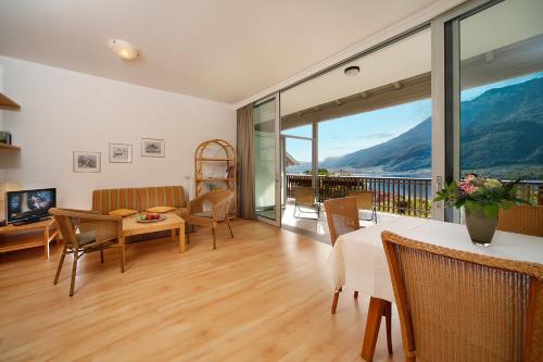 One-Bedroom Apartment with Terrace type B
