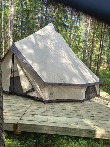 Kallion Kamujen Glamping teltta-alue in 庫里卡