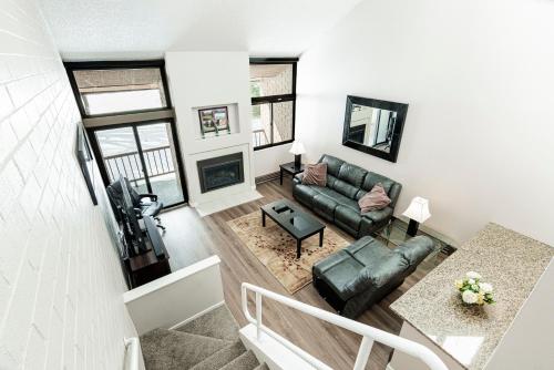 Great Location, Year-Round Recreation & Luxury Community Amenities! Park City Captain Molly Hideaway