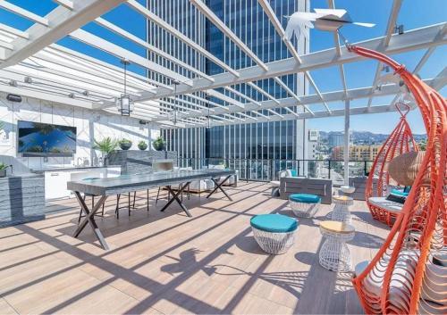 Cosmopolitan Hollywood Home DTLA view Parking - 10mins to Universal Studios, Los Angeles (photo 10)