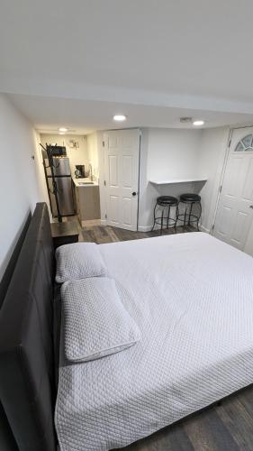 Cozy Studio 250sqf with kitchenette and private bathroom Close to Time Square NYC in North Bergen, USA