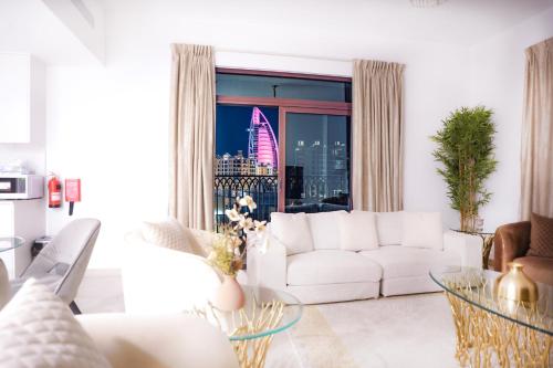 Spectacular 2BR Apartment Full BurjAlArab View, Dubai (photo 10)