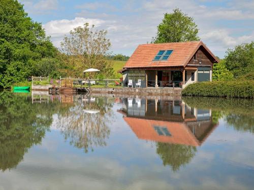 Gîte atypique au bord de l'eau gîte à louer Nitting