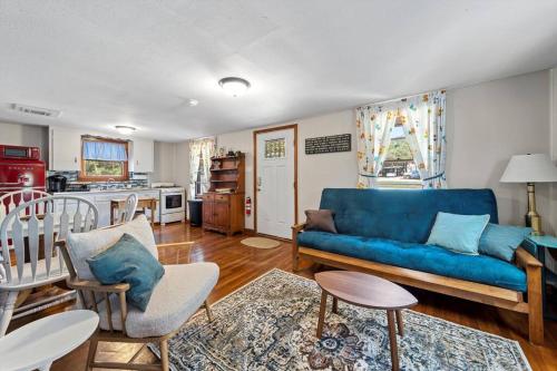 Blue Fox Cottage in Lakewood Harbor, USA