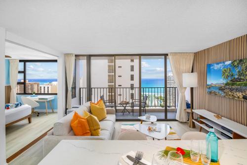 Chic and Upscale Waikiki Beach Ocean View with Parking