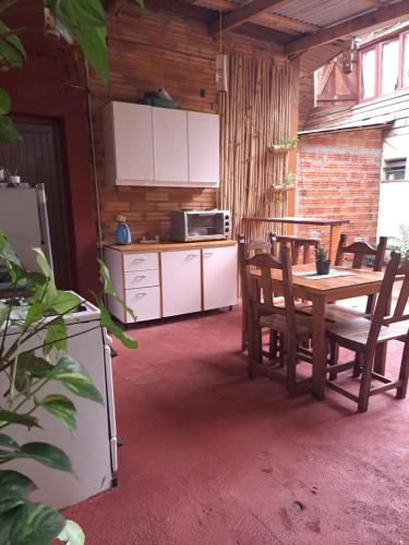 Kitchen, Bungalow Hostel Iguazu in Puerto Iguazu