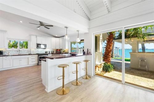 Attrezzature e servizi, Villa Hashmi Luxury 5BD & 5BA Retreat on North Bay Island in Miami Beach (FL)