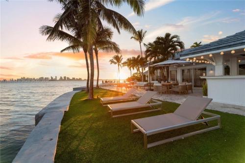Giardino, Villa Hashmi Luxury 5BD & 5BA Retreat on North Bay Island in Miami Beach (FL)