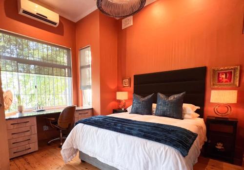 Queen Room with Garden View image 3