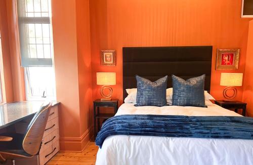 Queen Room with Garden View image 2