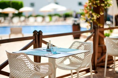 AluaSun Continental Park Hotel & Apartments - image 2