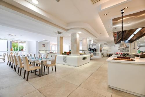 AluaSun Continental Park Hotel & Apartments - image 13