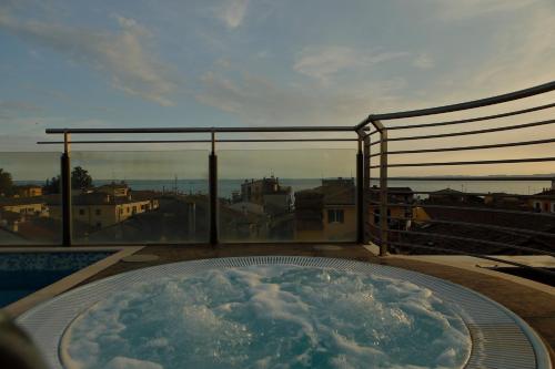 Úszómedence, Hotel Namia by Dori in Bardolino