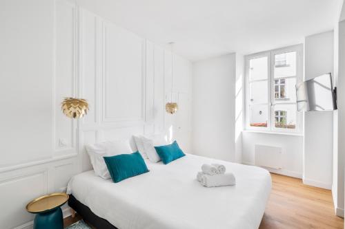Deluxe Apartment with Parking image 2