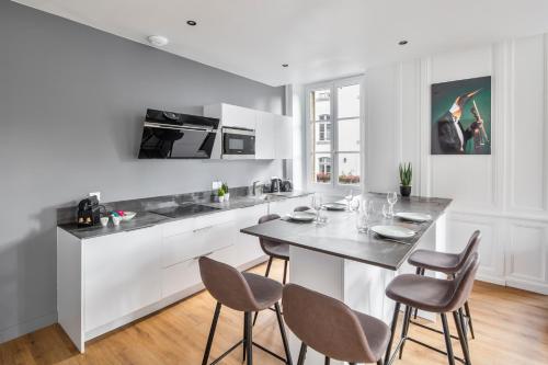Deluxe Apartment with Parking image 4