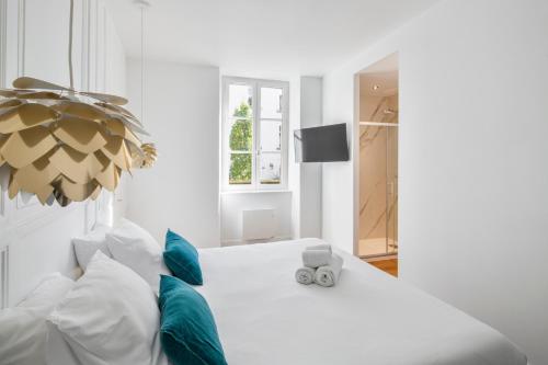 Deluxe Apartment with Parking image 9