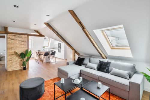 Two Bedroom Apartment With Parking room in Appartements Le 31bis