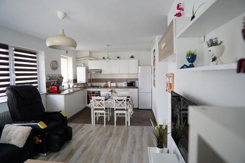 Relaxing Coresi Place Relaxing Coresi Place