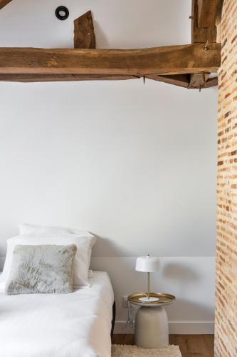 Two Bedroom Apartment With Parking image 3