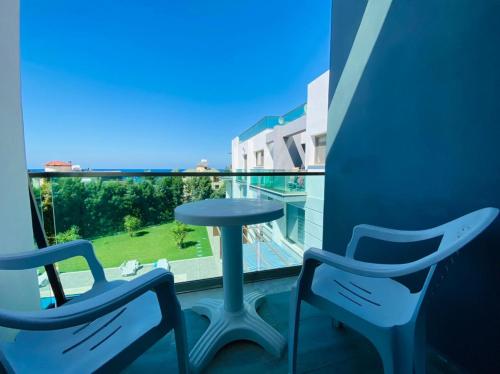 Seaview and Mountainview Studio Seaview and Mountainview Studio