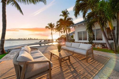 Giardino, Villa Hashmi Luxury 5BD & 5BA Retreat on North Bay Island in Miami Beach (FL)