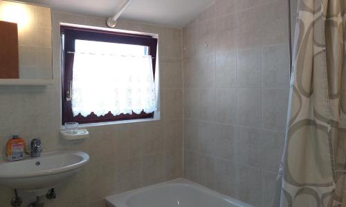 One-Bedroom Apartment image 7