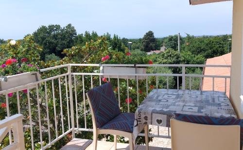One-Bedroom Apartment image 5