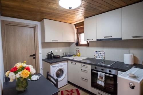 Konyha, Kamara 1873 Sirrako in Sirako