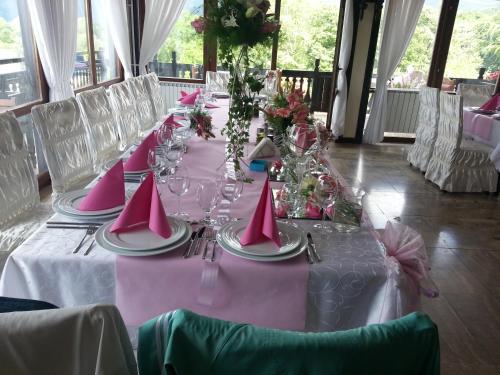 Étterem, Hotel St. Naum in Ljubanishta