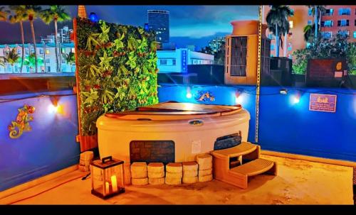2Bedroom 2Bath with Private Rooftop&Jacuzzi1block from beach - image 6