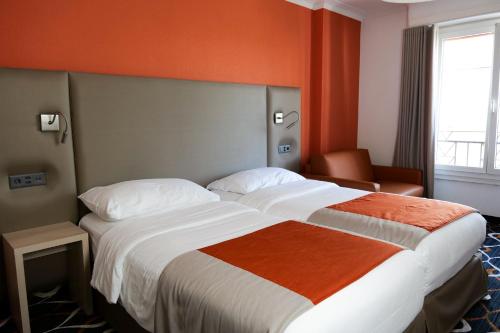 2 twin beds