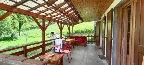 Balcony/terrace, Chalet Le Loup Bouquetin in Saint Colomban Des Villards