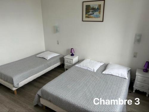 1 double bed, 1 twin bed