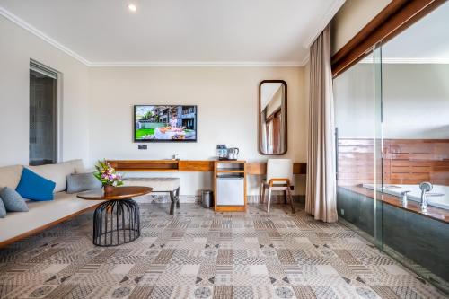 Penthouse Suite image 3