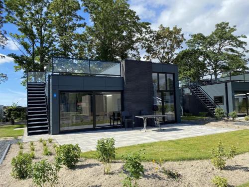 3 bedrooms, 6 beds