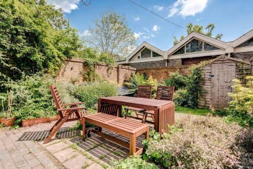 Kert, The Writers Retreat- Hastings in Silverhill